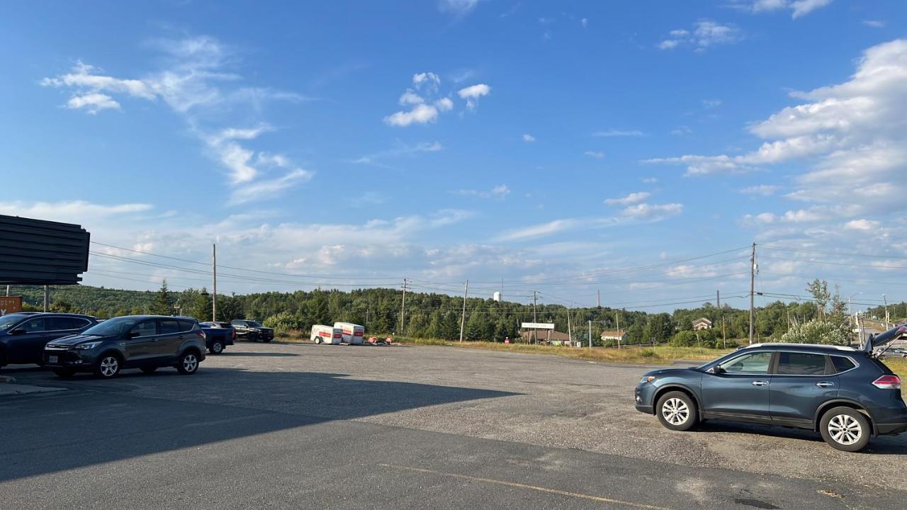 Lively Inn And Suites - Sudbury Naughton Bagian luar foto