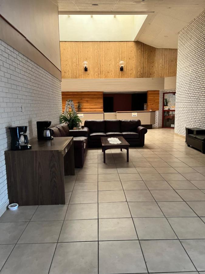 Lively Inn And Suites - Sudbury Naughton Bagian luar foto