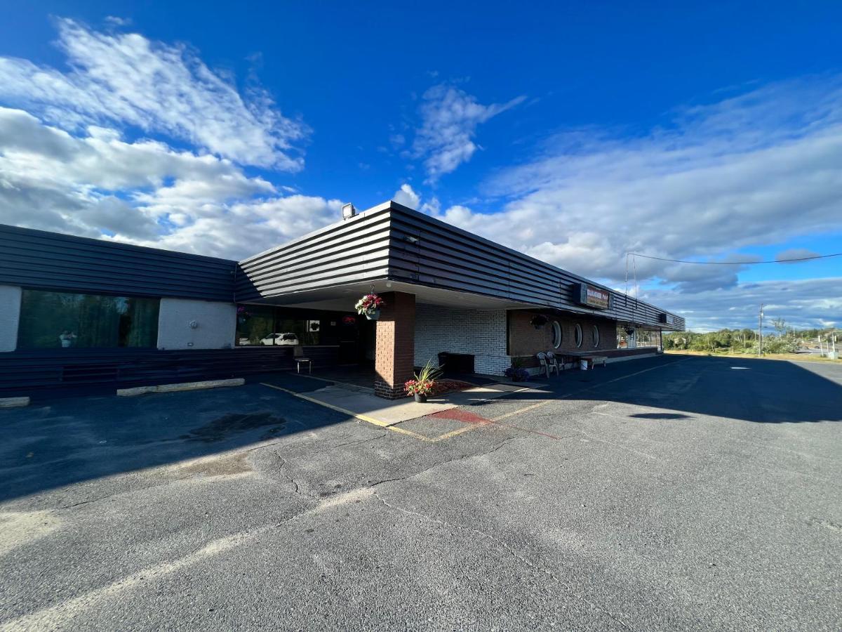 Lively Inn And Suites - Sudbury Naughton Bagian luar foto