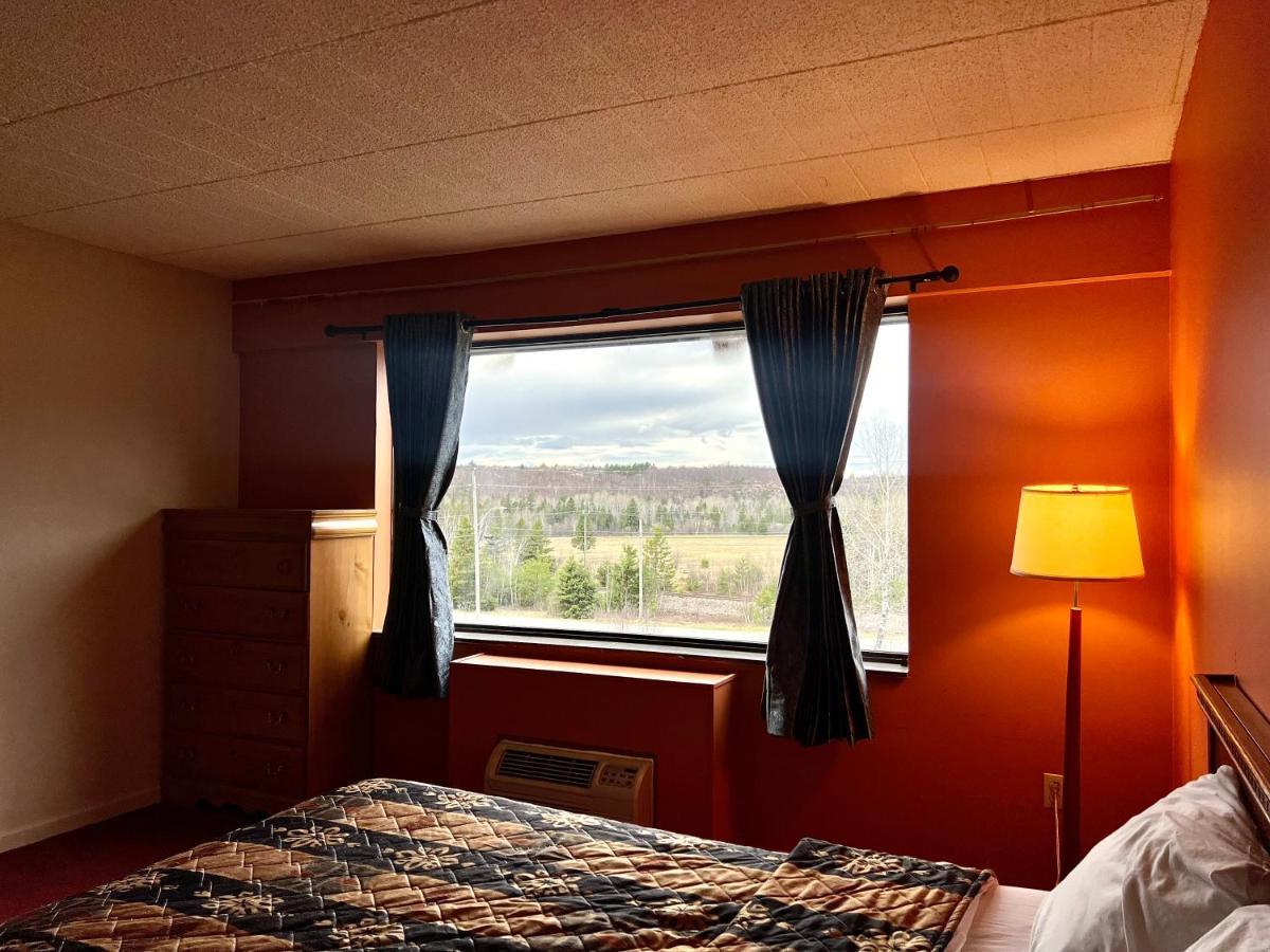 Lively Inn And Suites - Sudbury Naughton Bagian luar foto