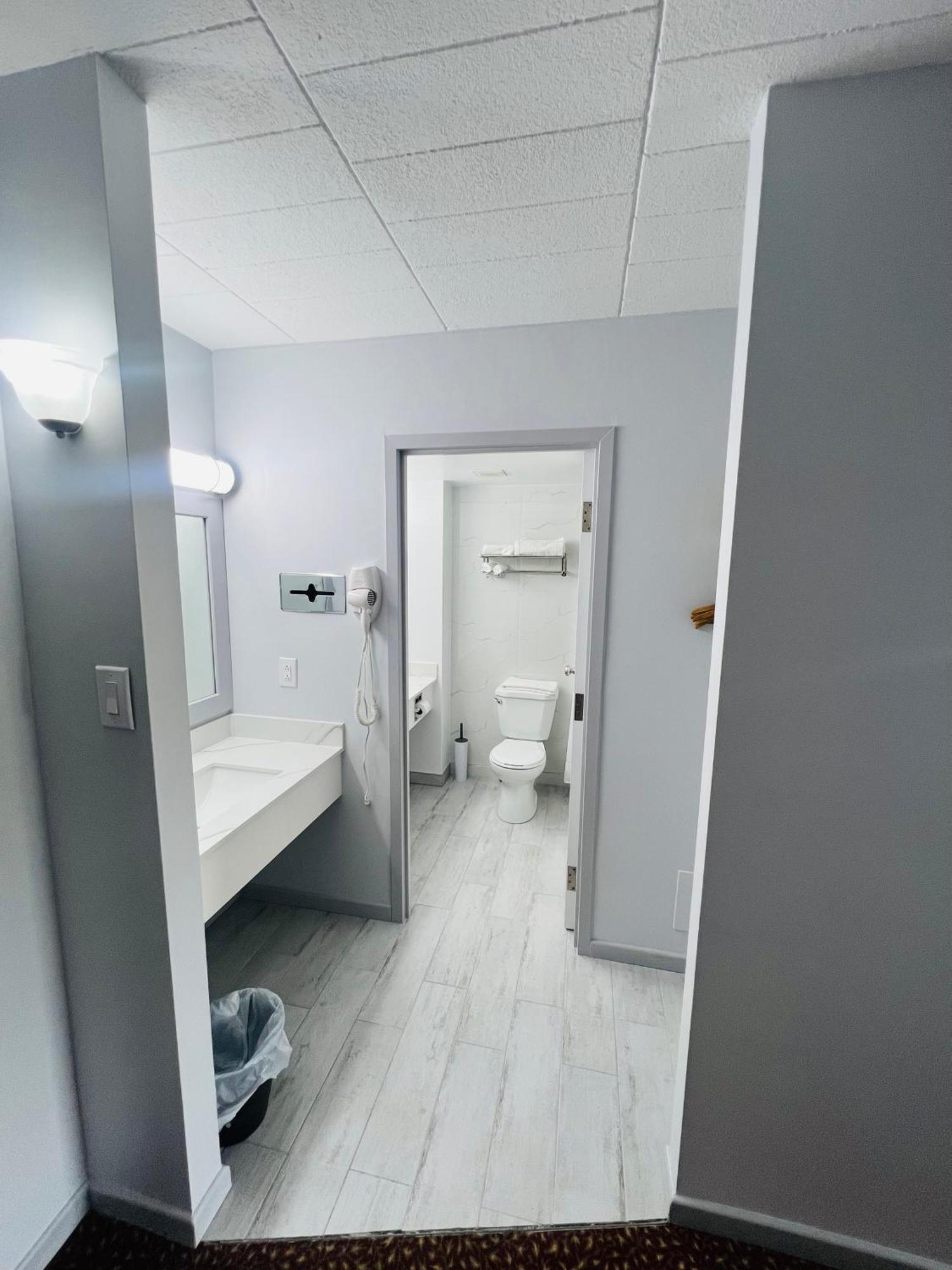 Lively Inn And Suites - Sudbury Naughton Bagian luar foto