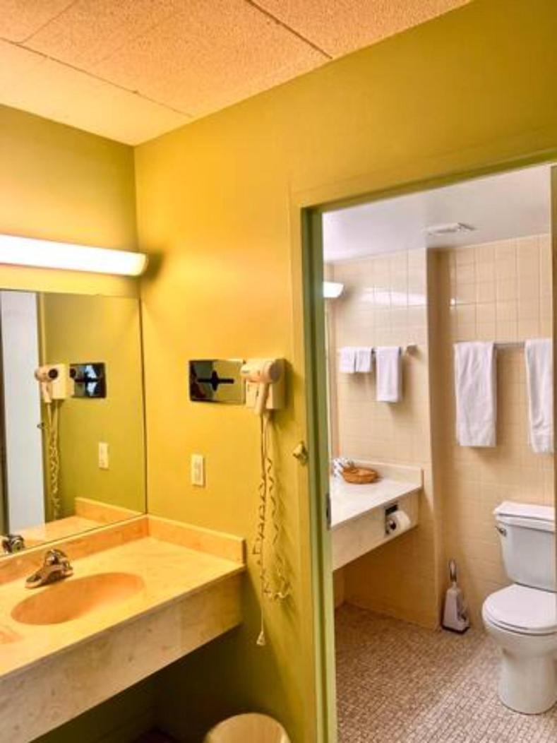 Lively Inn And Suites - Sudbury Naughton Bagian luar foto
